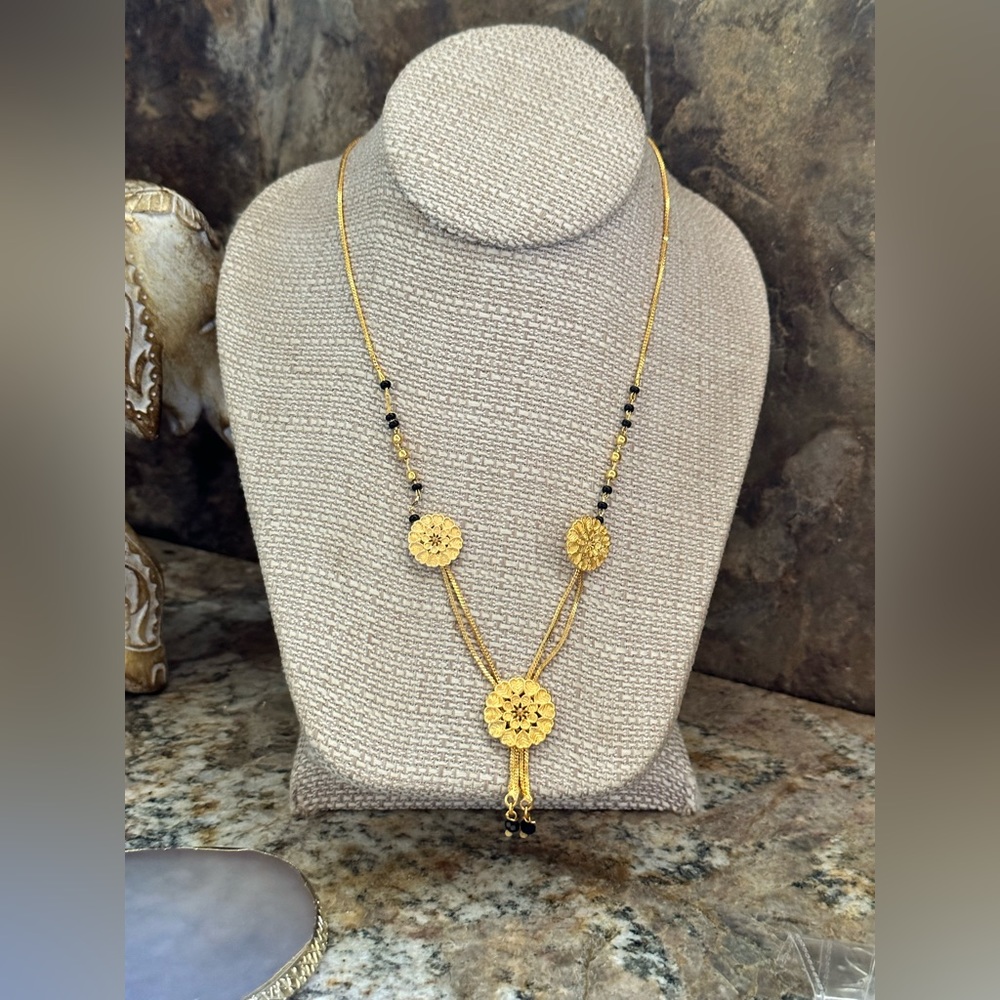 Gold Black Bead Flower Necklace
